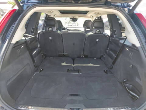 2017 Volvo XC90 T6 Momentum