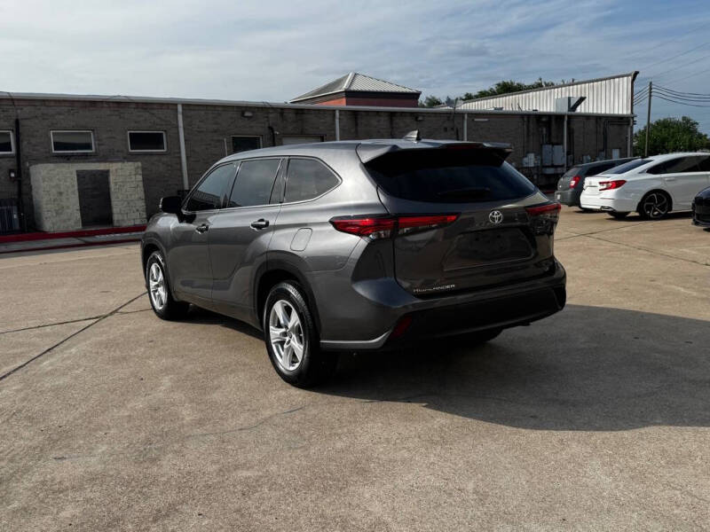2022 Toyota Highlander LE