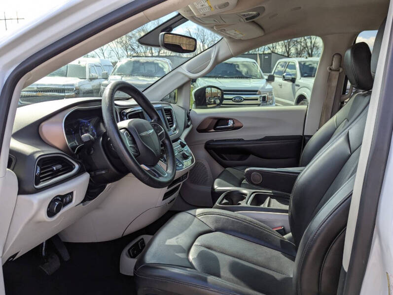 2020 Chrysler Voyager LXi