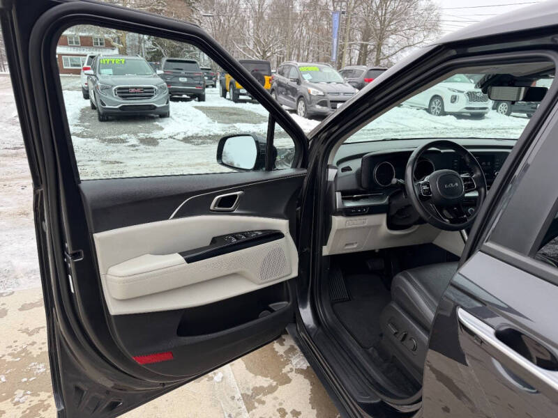 2024 Kia Carnival LX