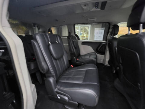 2016 Chrysler Town and Country Touring