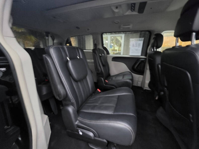 2016 Chrysler Town and Country Touring