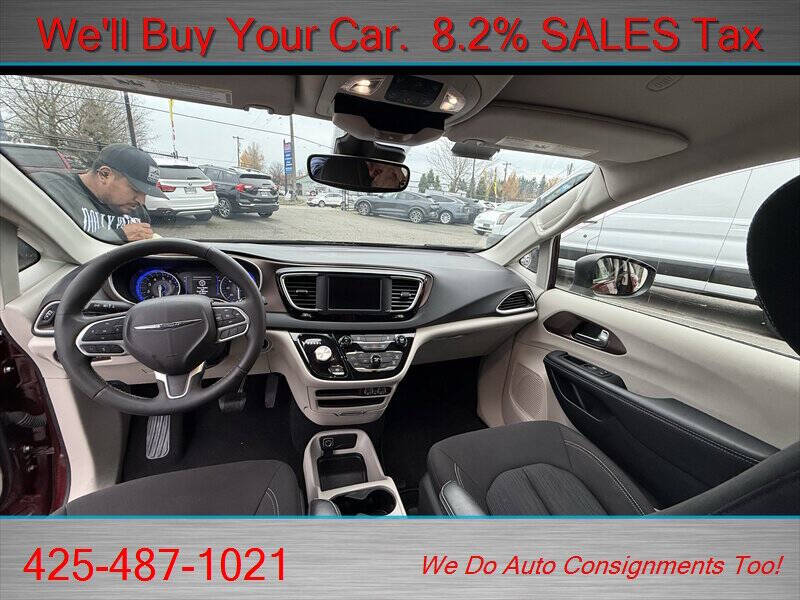 2023 Chrysler Voyager LX