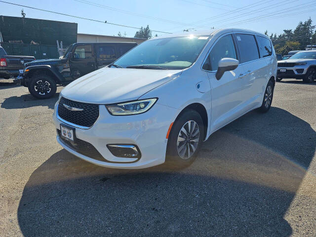 2023 Chrysler Pacifica Plug-In Hybrid for sale at Autos by Talon in Seattle, WA