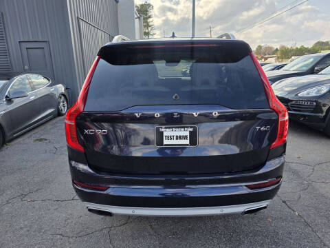 2016 Volvo XC90 T6 Momentum