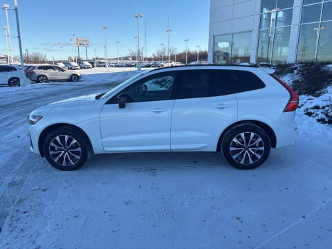 2025 Volvo XC60 B5 Core Dark Theme