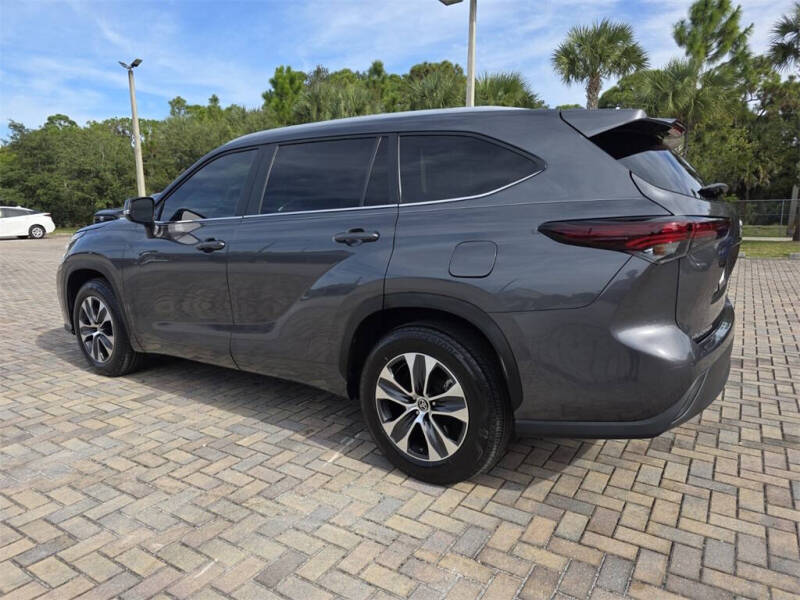 2024 Toyota Highlander XLE