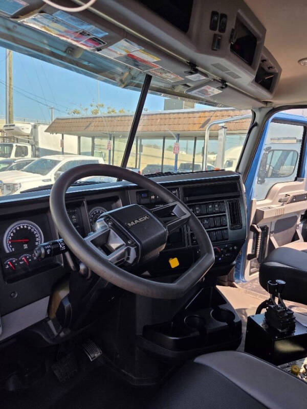 2019 Mack Granite 84FR