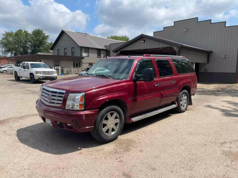 2004 Cadillac Escalade ESV for sale at COUNTRYSIDE AUTO INC in Austin MN