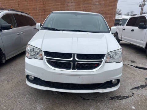 2017 Dodge Grand Caravan for sale at Best Deal Motors in Saint Charles MO