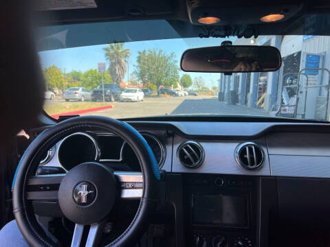 2005 Ford Mustang GT Premium