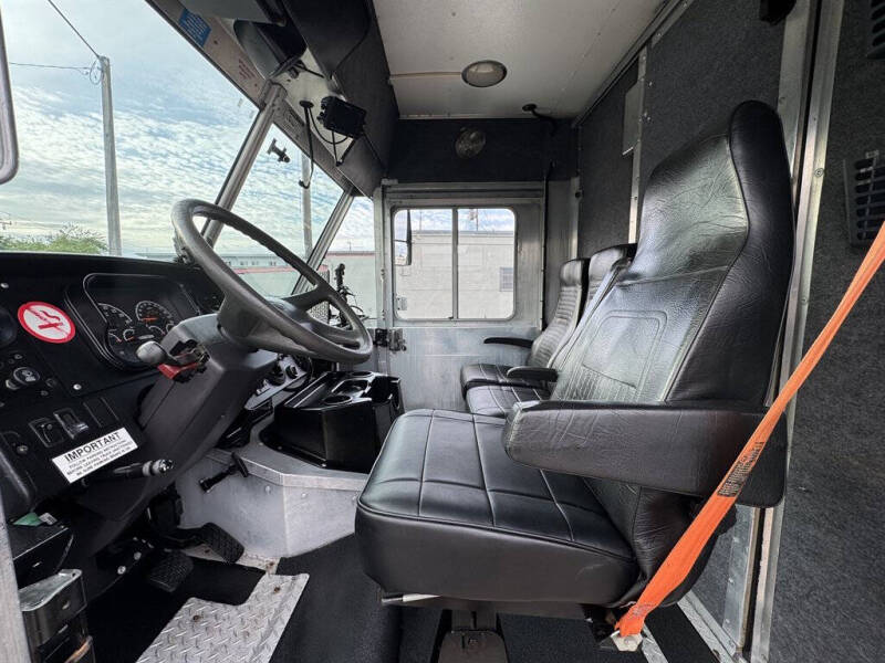 2016 Freightliner MT45 Chassis
