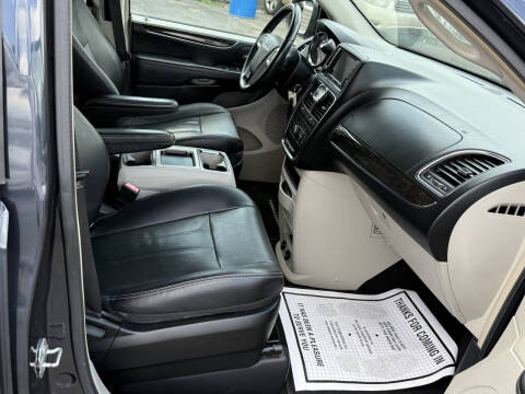 2014 Chrysler Town and Country Touring