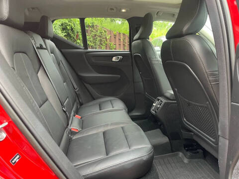 2023 Volvo XC40 B5 Plus Dark Theme