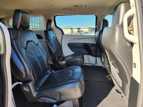 2017 Chrysler Pacifica Touring-L