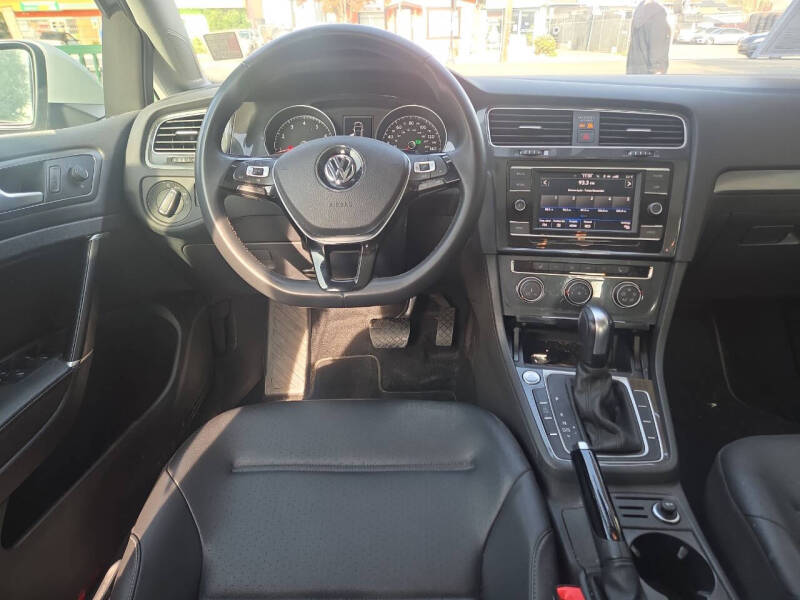 2020 Volkswagen Golf TSI