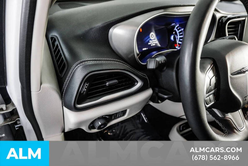 2024 Chrysler Pacifica Plug-In Hybrid Select