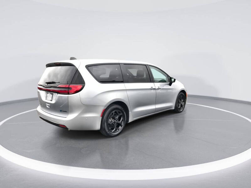 2023 Chrysler Pacifica Plug-In Hybrid Limited