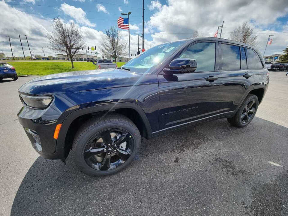 2024 Jeep Grand Cherokee for sale at Victoria Auto Sales in Victoria, MN