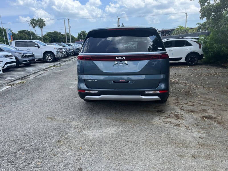 2024 Kia Carnival EX