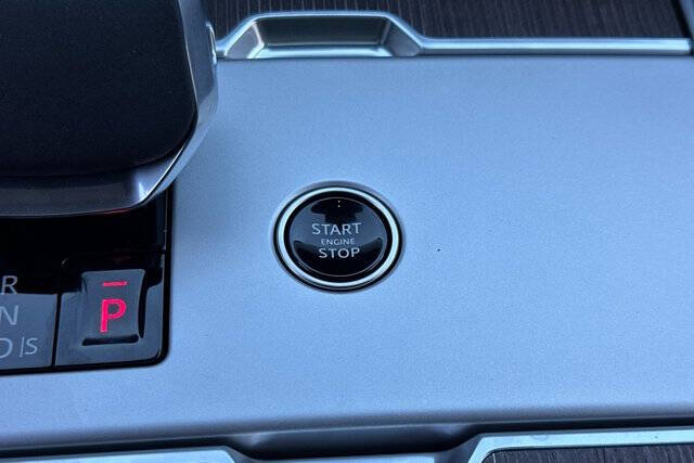 2025 Land Rover Range Rover P550e Autobiography