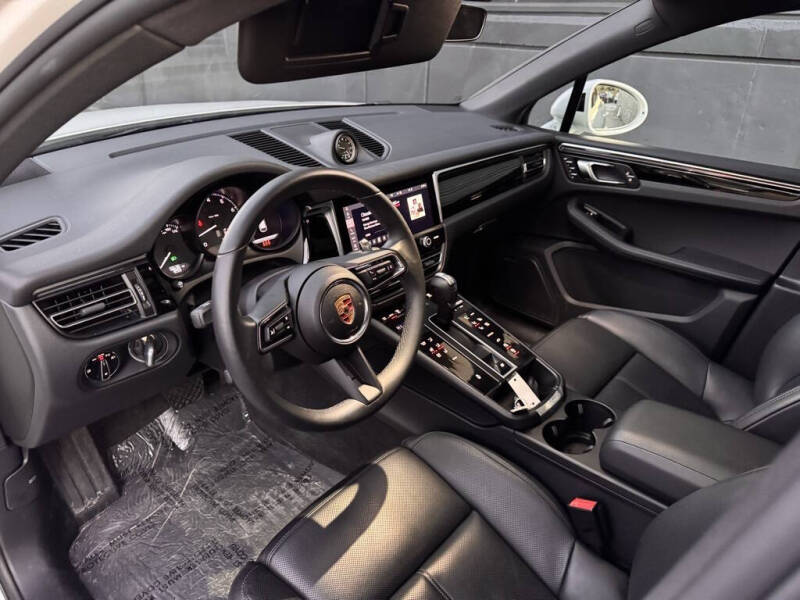 2025 Porsche Macan