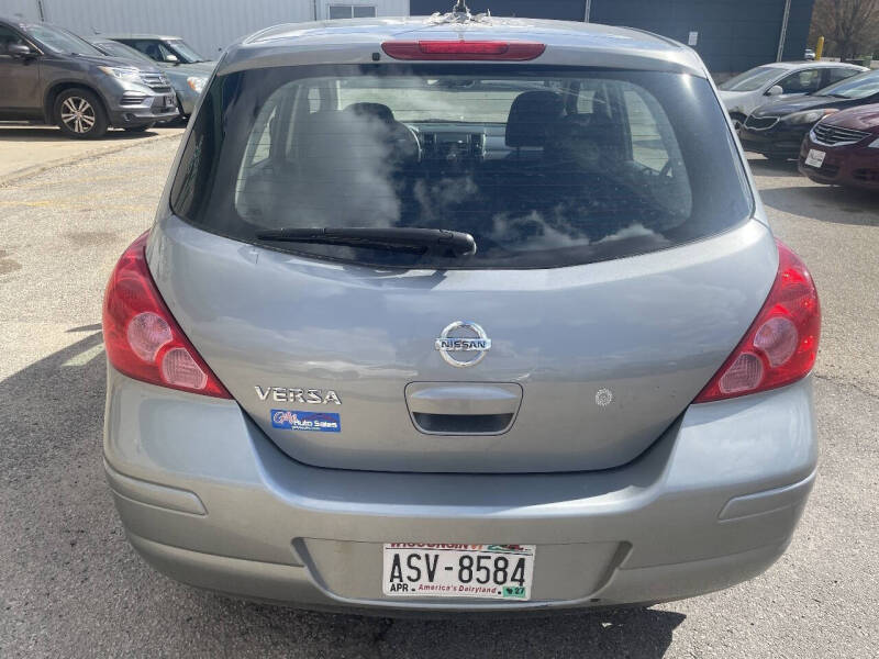 2011 Nissan Versa 1.8 S