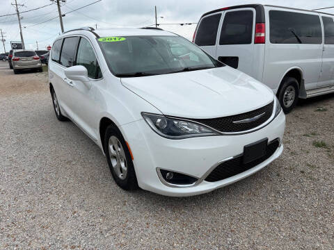 2017 Chrysler Pacifica Touring-L Plus