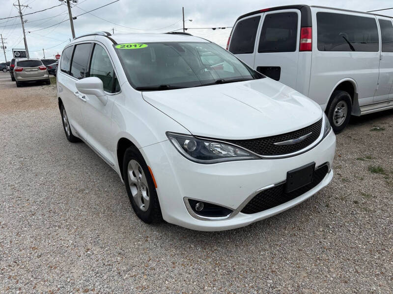 2017 Chrysler Pacifica Touring-L Plus