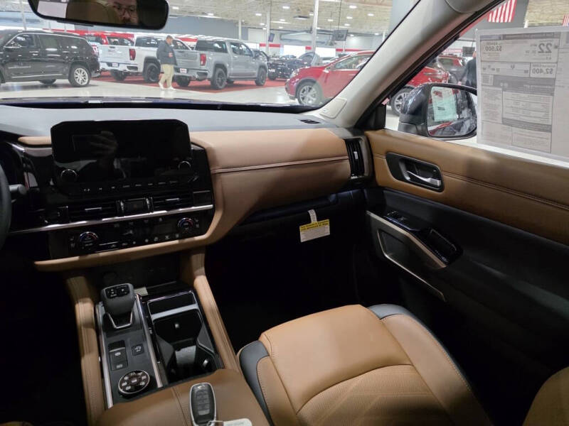 2025 Nissan Pathfinder Platinum