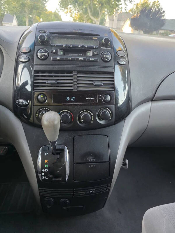 2004 Toyota Sienna
