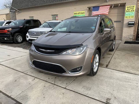 2017 Chrysler Pacifica Touring-L Plus