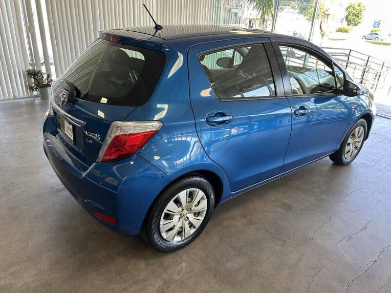 2012 Toyota Yaris 5-Door LE