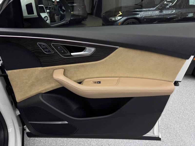 2020 Audi Q8 quattro Prestige 55 TFSI