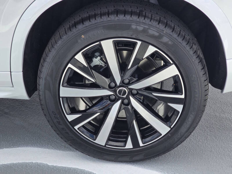 2025 Volvo XC90 B6 Core Bright Theme