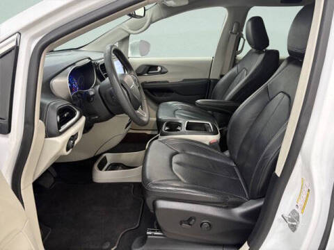 2022 Chrysler Pacifica Hybrid Touring L