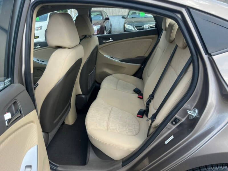 2012 Hyundai Accent GLS