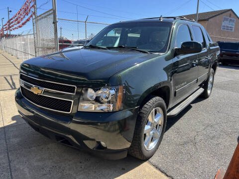 2013 Chevrolet Avalanche for sale at The PA Kar Store Inc in Philadelphia PA