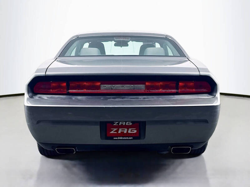 2011 Dodge Challenger SE