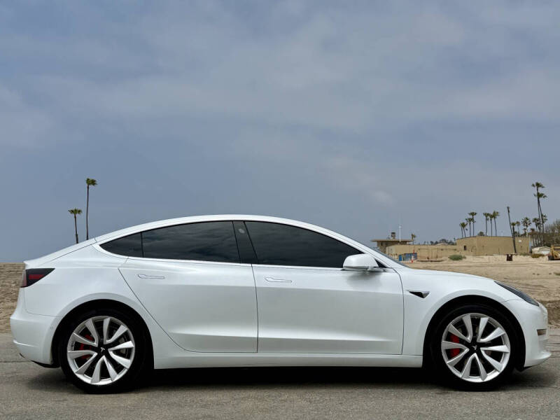 2020 Tesla Model 3 Standard Range Plus photo 3
