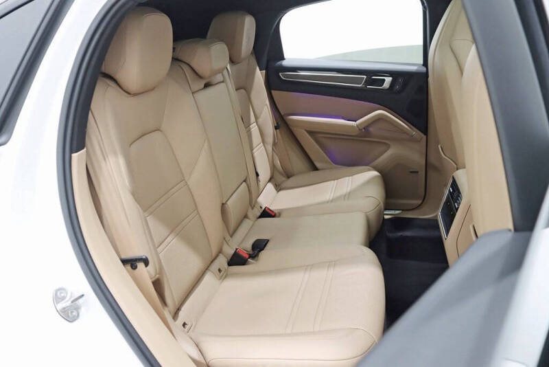 2023 Porsche Cayenne Coupe Platinum Edition