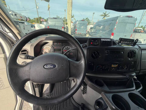 2013 Ford E-Series E-350 SD