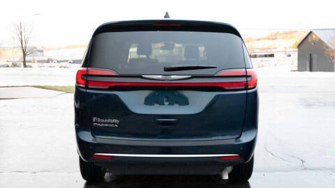 2024 Chrysler Pacifica Touring