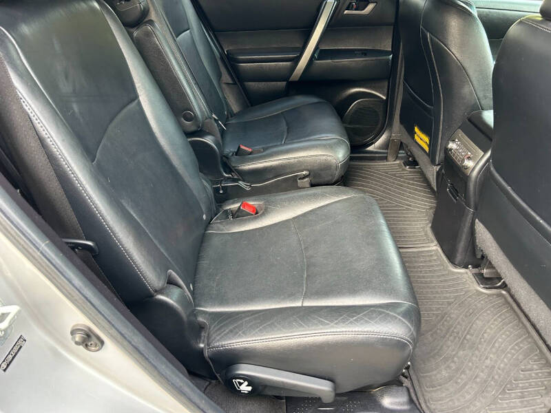 2013 Toyota Highlander SE