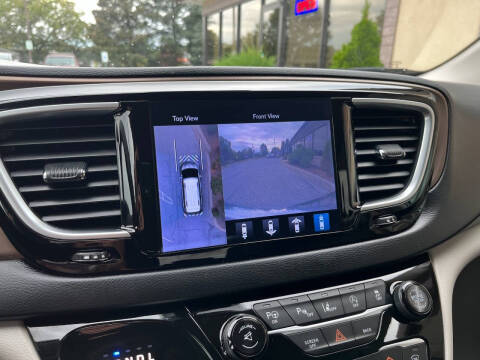 2017 Chrysler Pacifica Touring-L Plus