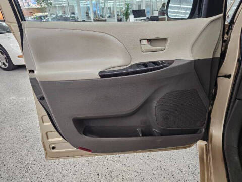 2014 Toyota Sienna LE 8-Passenger