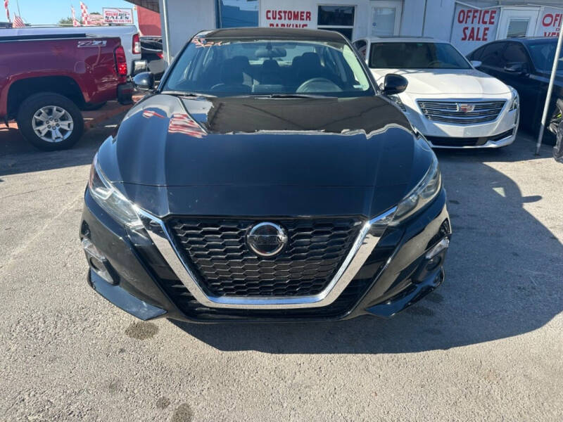 2019 Nissan Altima for sale at Molina Auto Sales in Hialeah FL