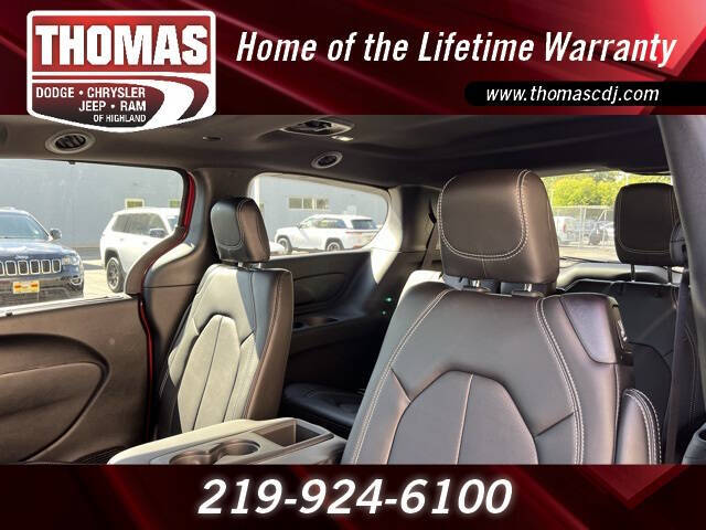 2026 Chrysler Pacifica Select