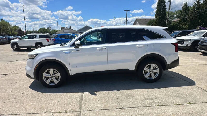 2022 Kia Sorento LX - Photo 8