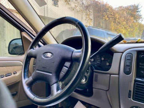 2004 Ford Explorer XLT